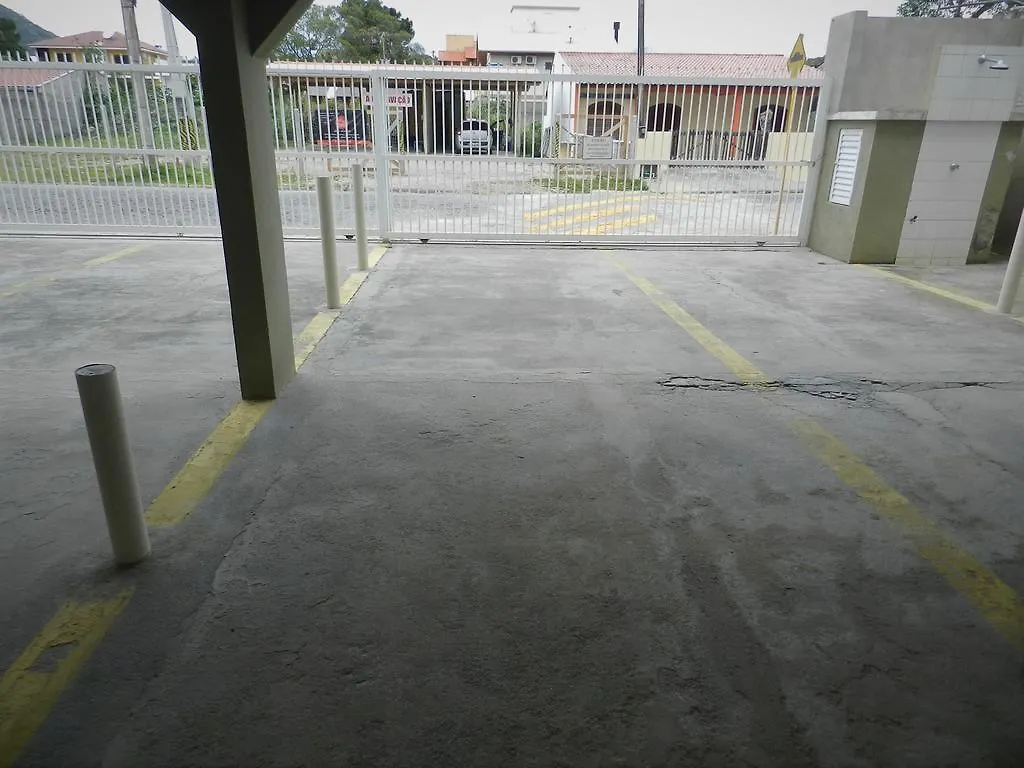 Residencial Jardim Palmeiras Bombinhas 0*,